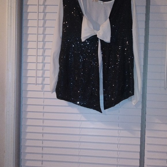 Vest - Picture 3 of 4